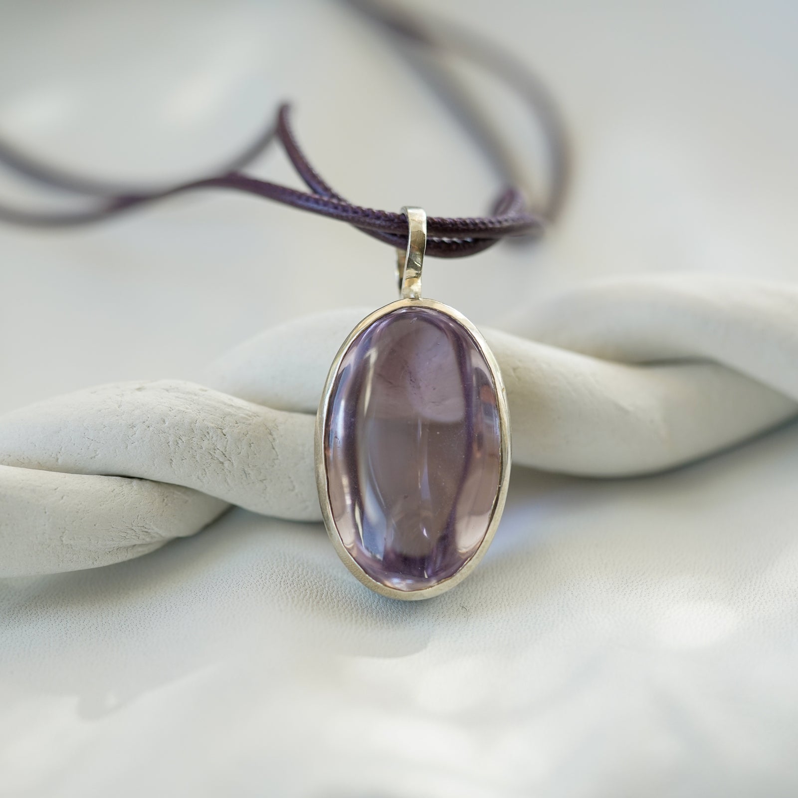 Oval Buff Top Rose de France amethyst necklace in silver