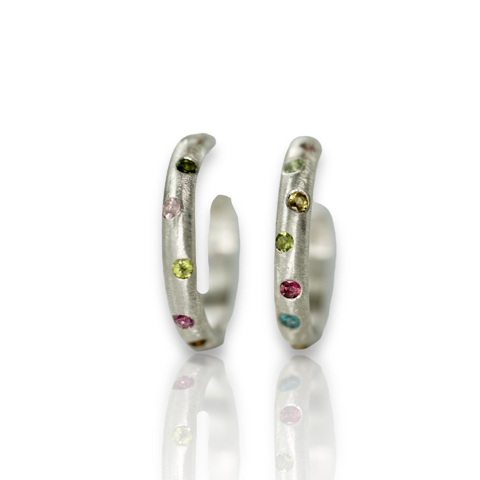 Hoop earrings with multicolor sapphires