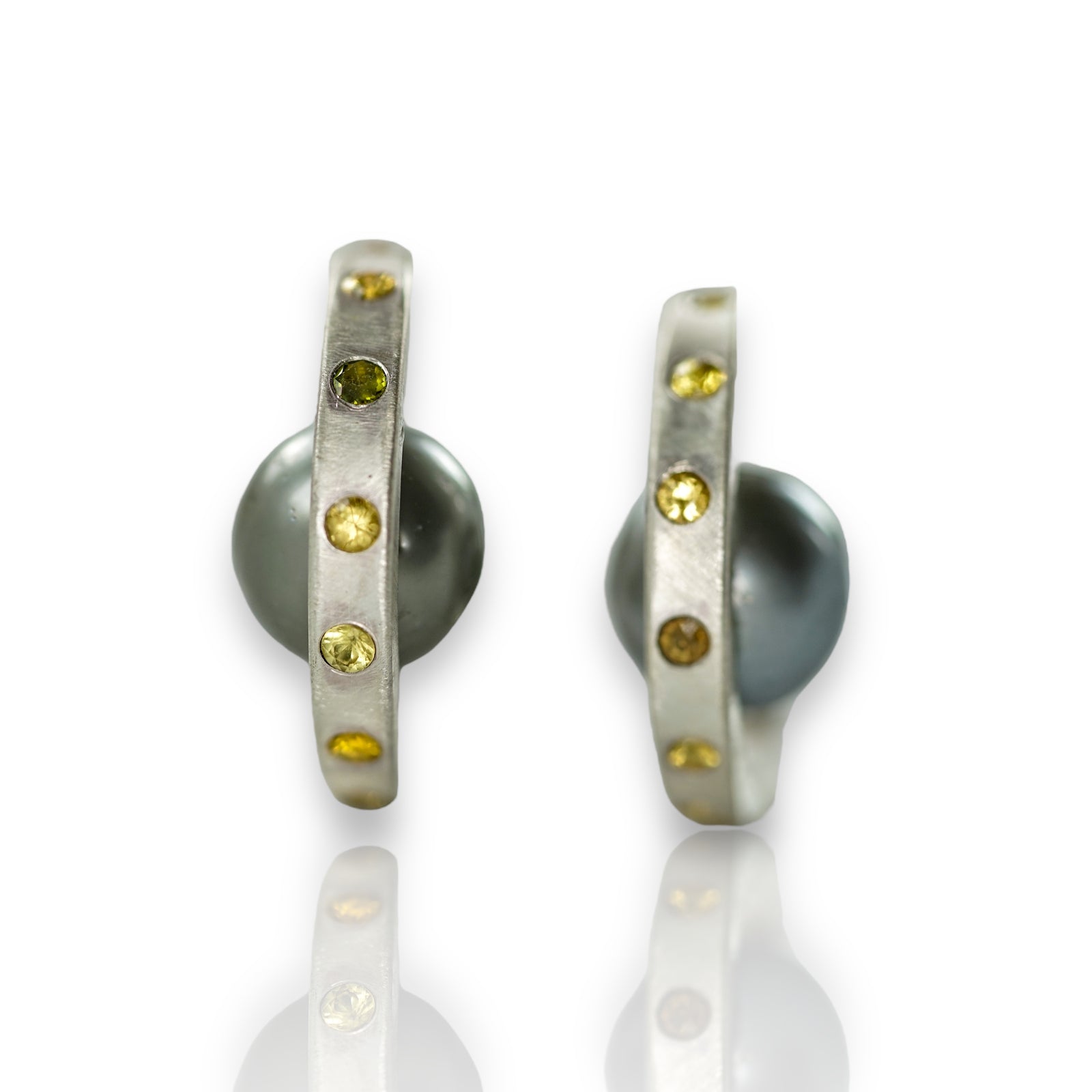 Hoop earrings with multicolor sapphires and Tahitian grey pearls