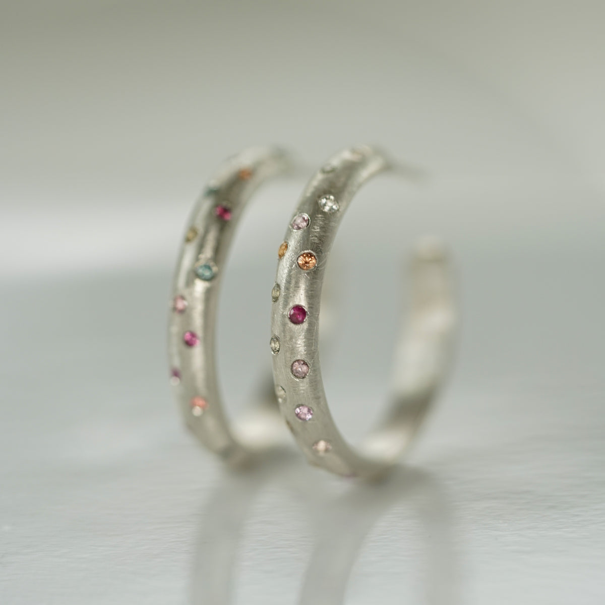 Hoop earrings with small multicolor sapphires
