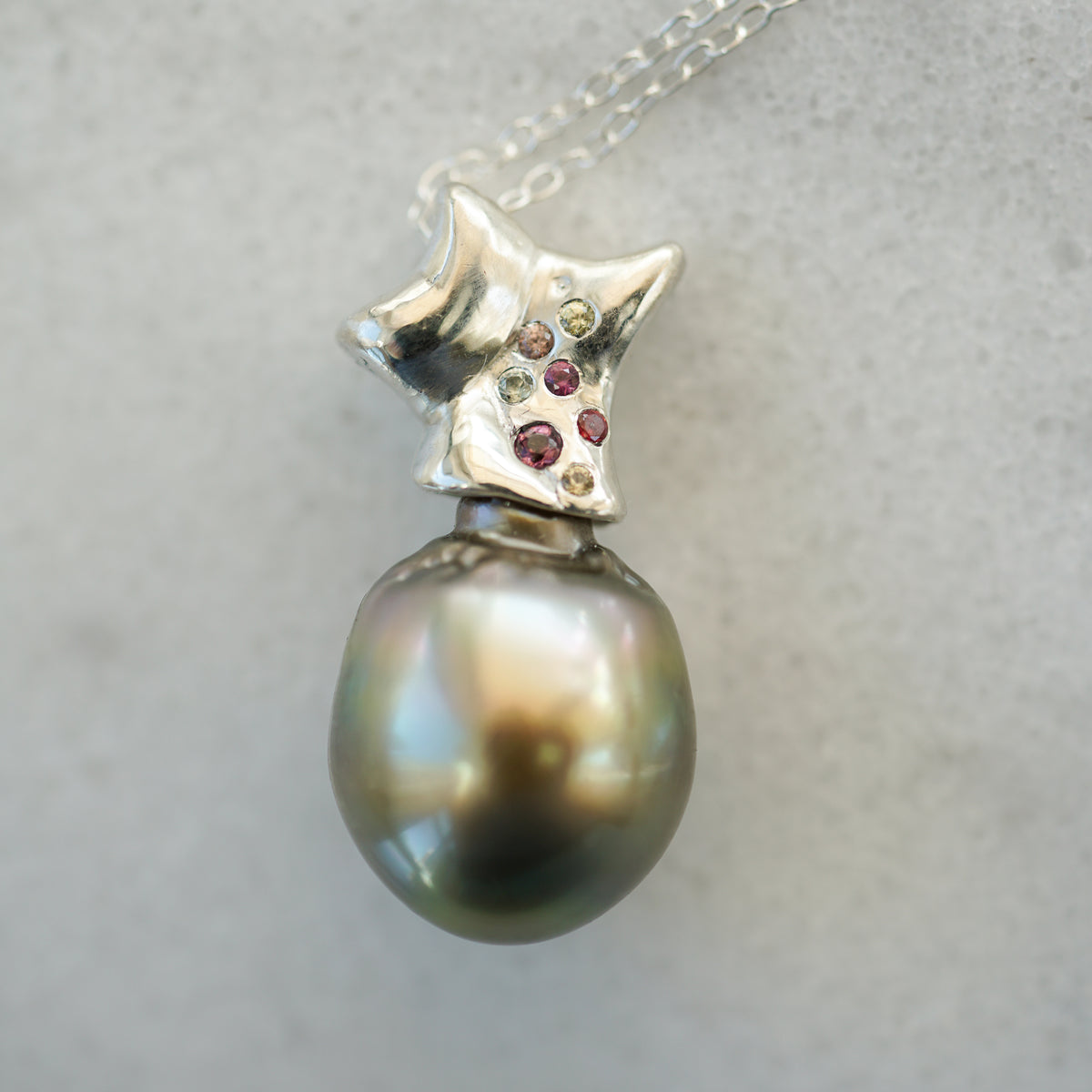 Star sapphires Tahitian Pearl necklace in silver