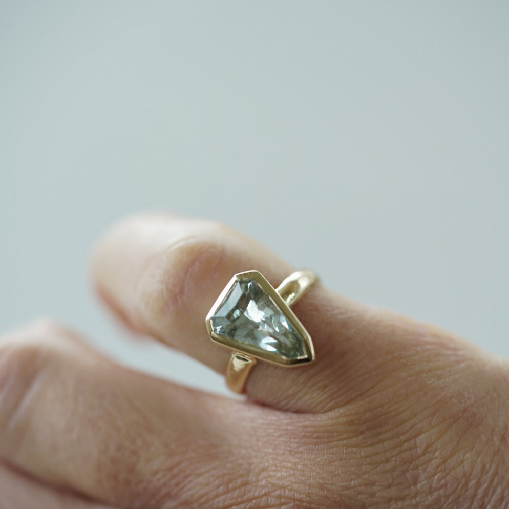 Arrowhead aquamarine ring in gold