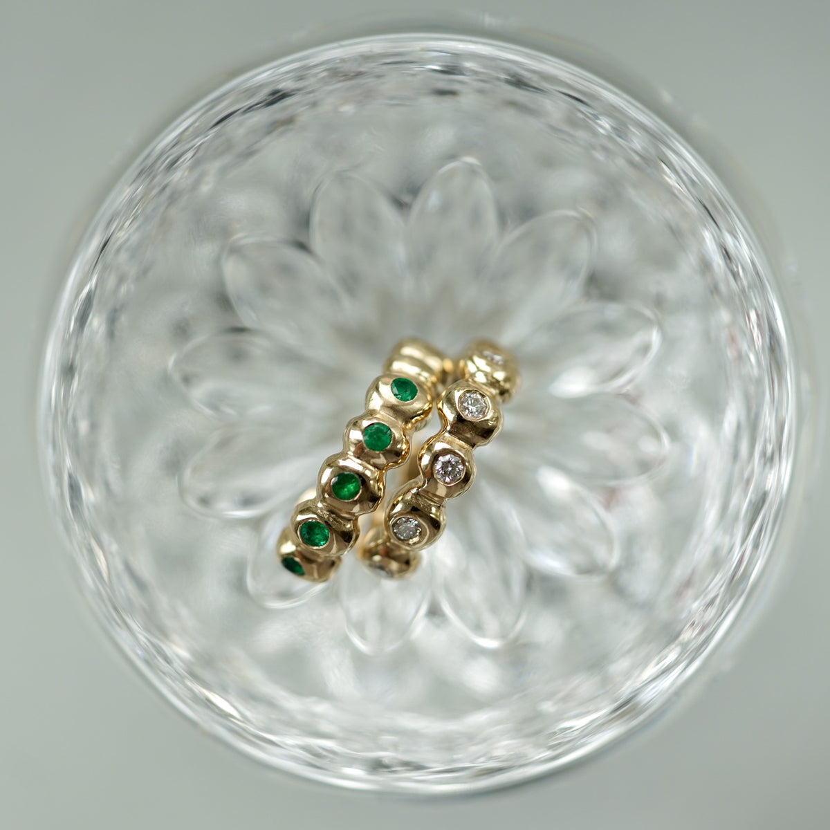 ear cuff in gold with diamonds and emeralds