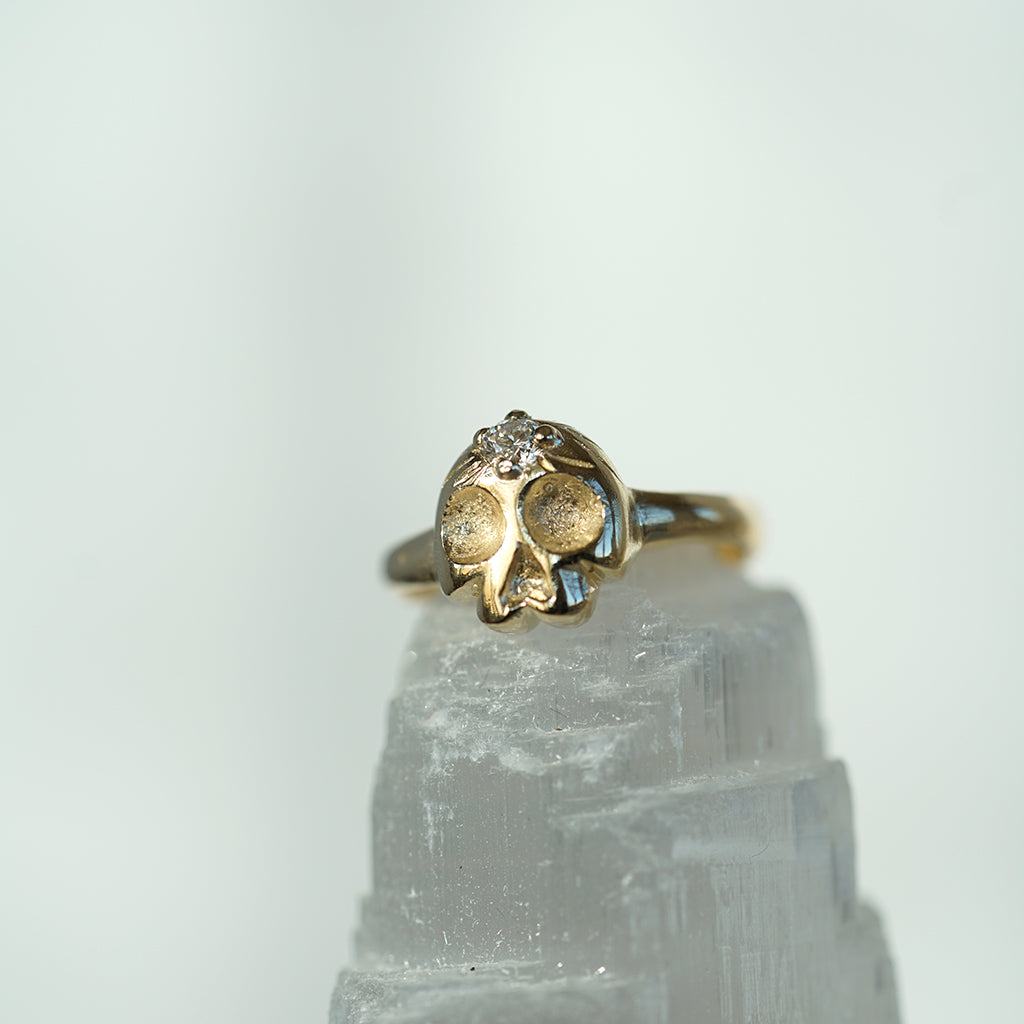 Memento Mori Gold skull ring with diamond