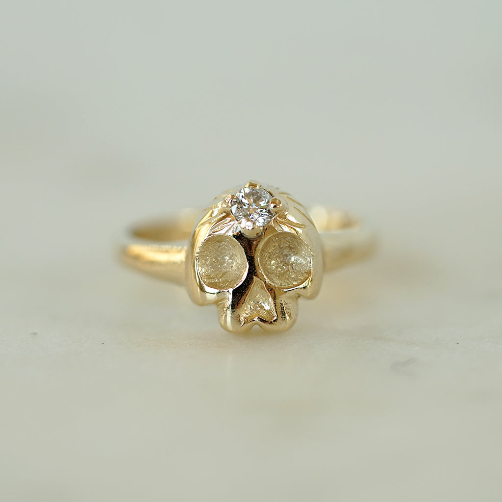 Skull ring with diamond memento mori ring