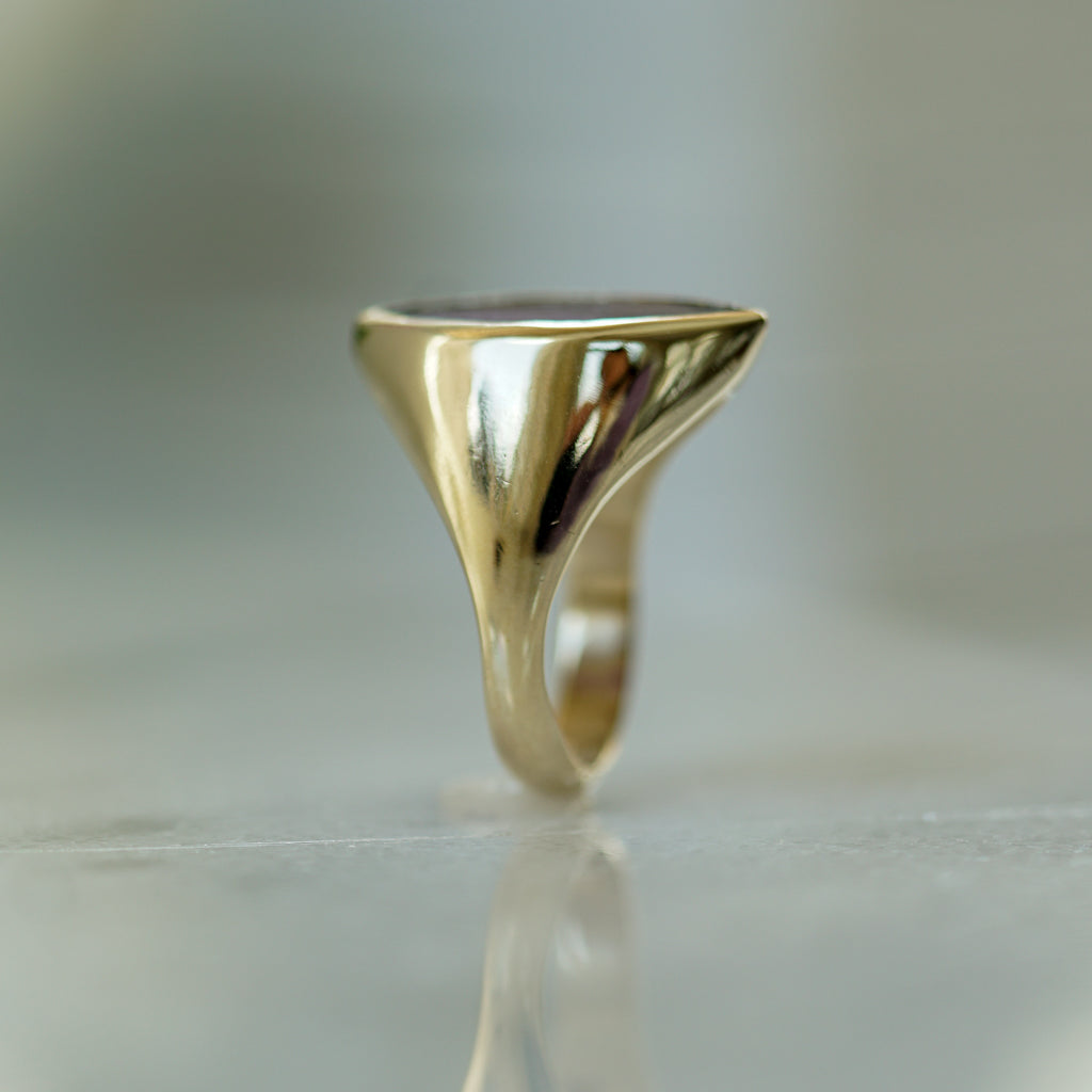 Modern Amethyst ring in gold