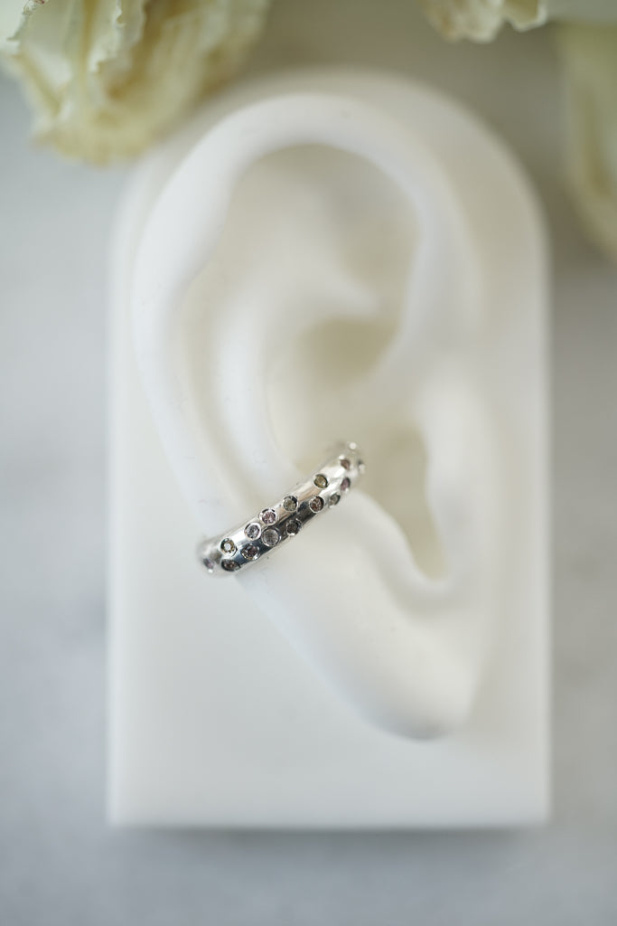 Multicolor sapphire ear cuff in silver (Rounded)