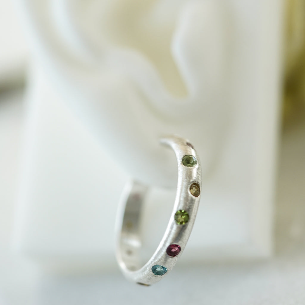 Hoop earrings with multicolor sapphires