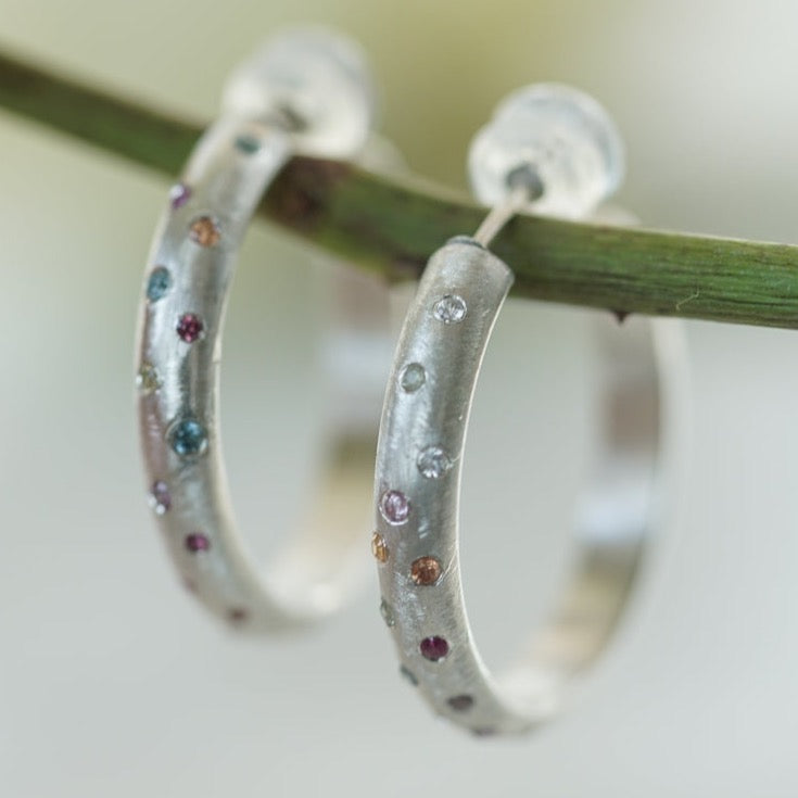 Hoop earrings with small multicolor sapphires