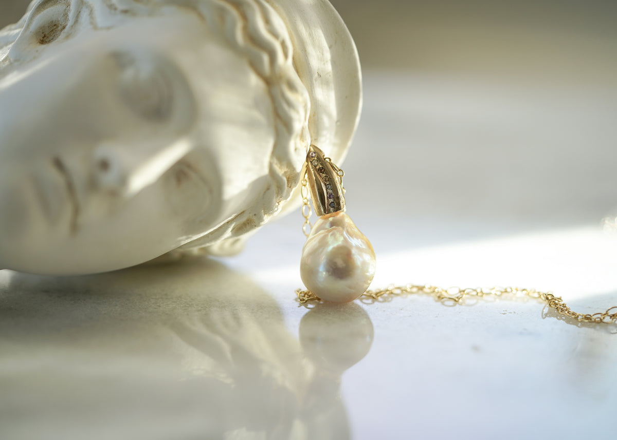 South Sea Pearl Gold necklace with sapphires