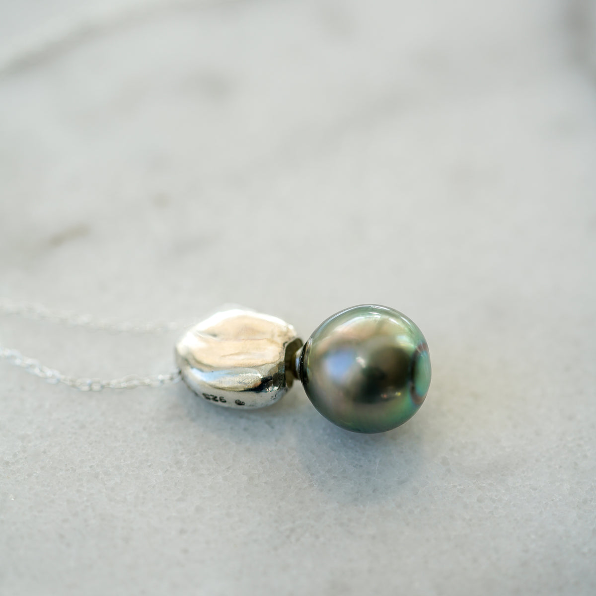 Peeble Tahitian Pearl necklace in silver