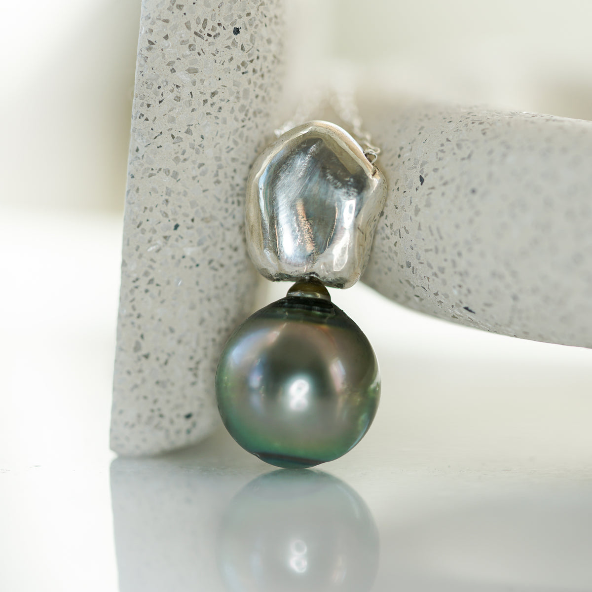 Peeble Tahitian Pearl necklace in silver