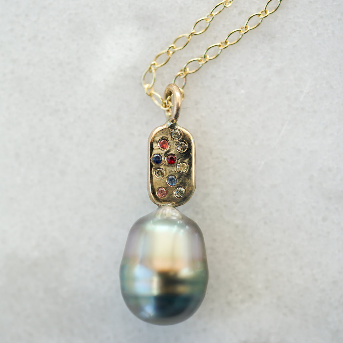 Tahitian Pearl Gold necklace with sapphires