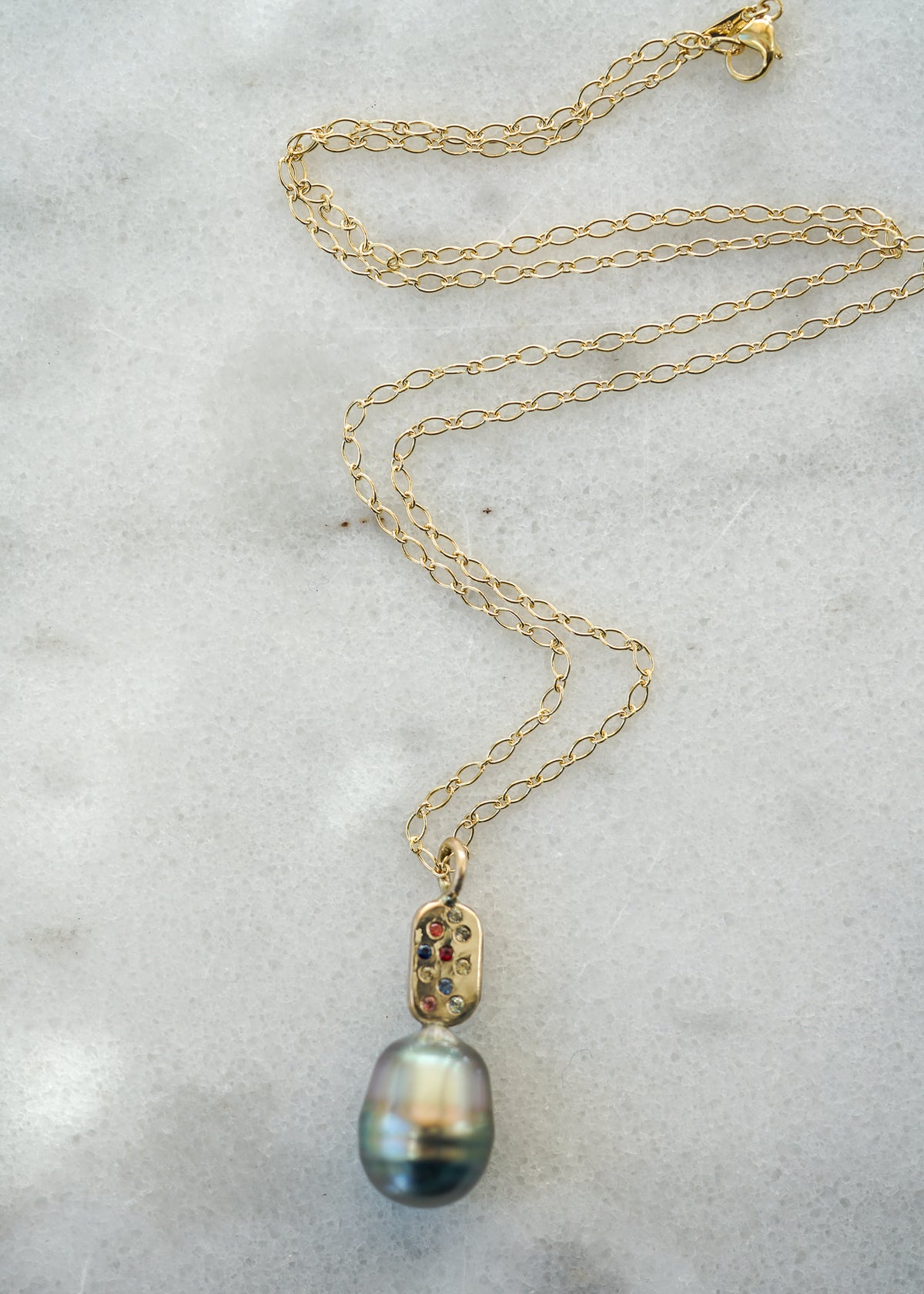 Tahitian Pearl Gold necklace with sapphires