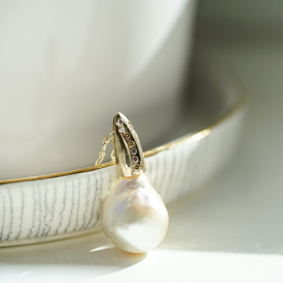 South Sea Pearl Gold necklace with sapphires