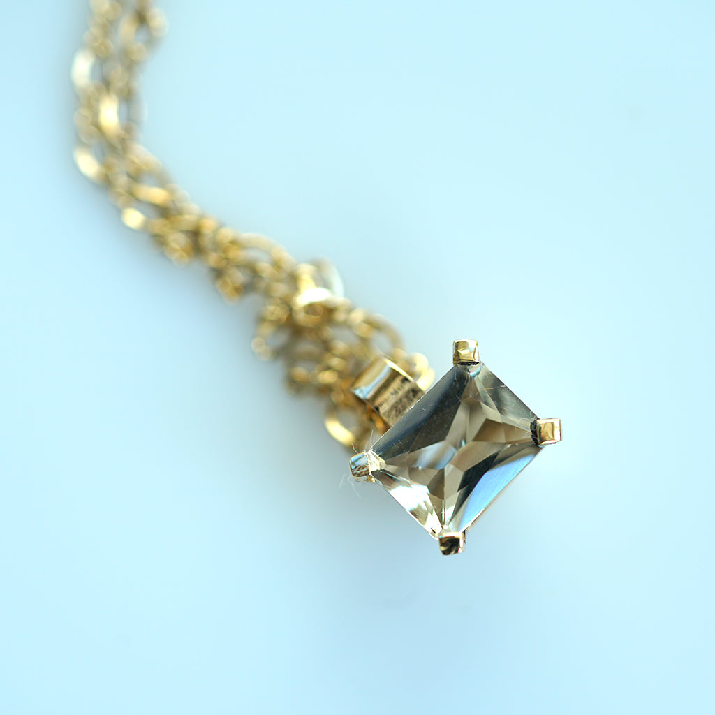 White beryl gold necklace