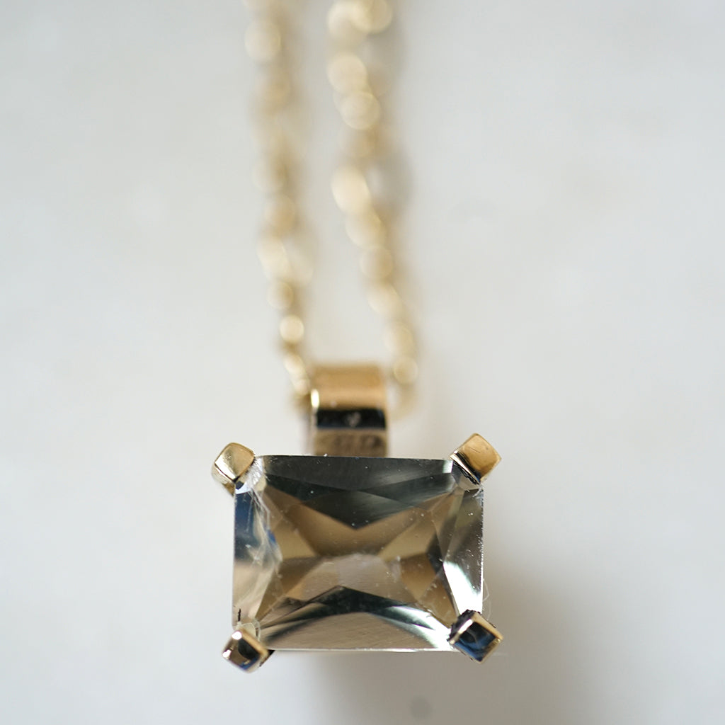 White beryl gold necklace