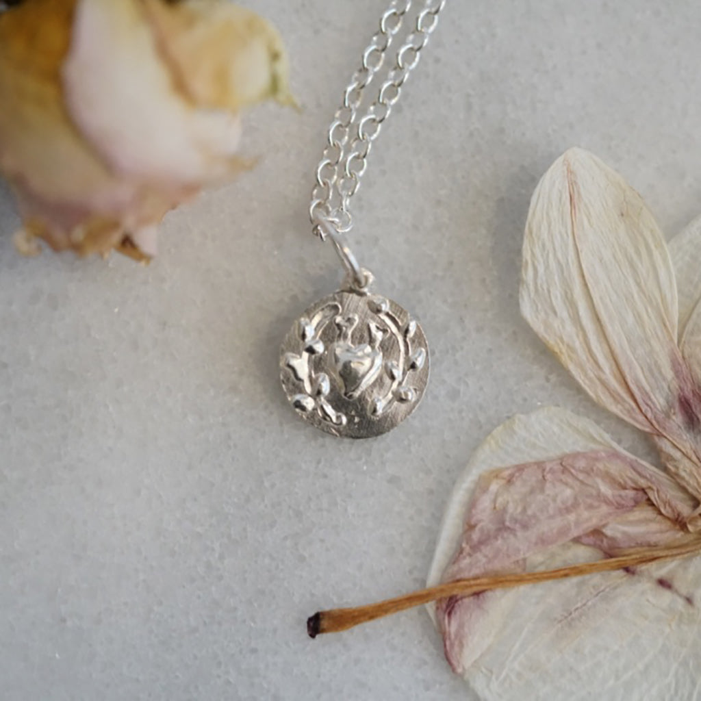 Hearts lauriat medallion silver