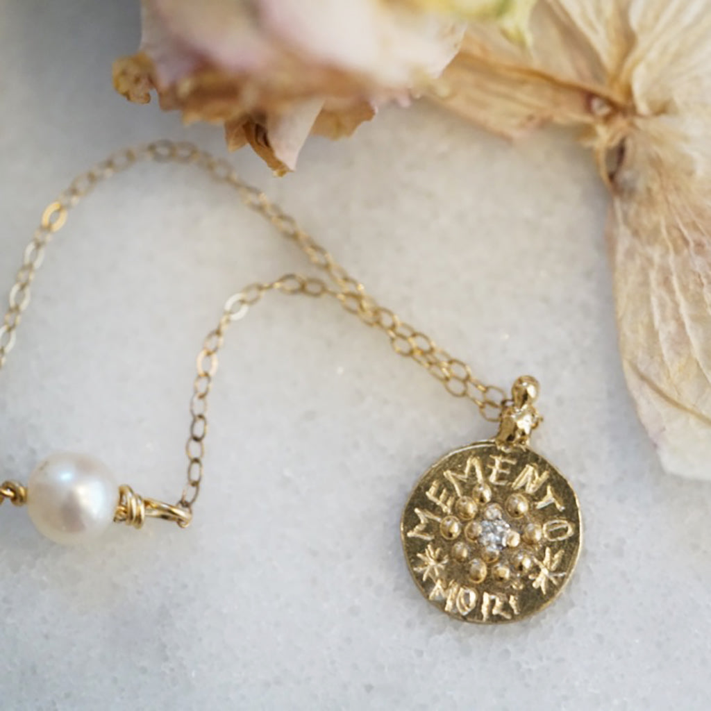 Memento Mori Necklace gold with diamond