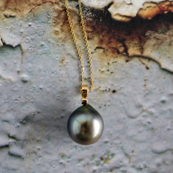 Tahitian round pearl gold necklace